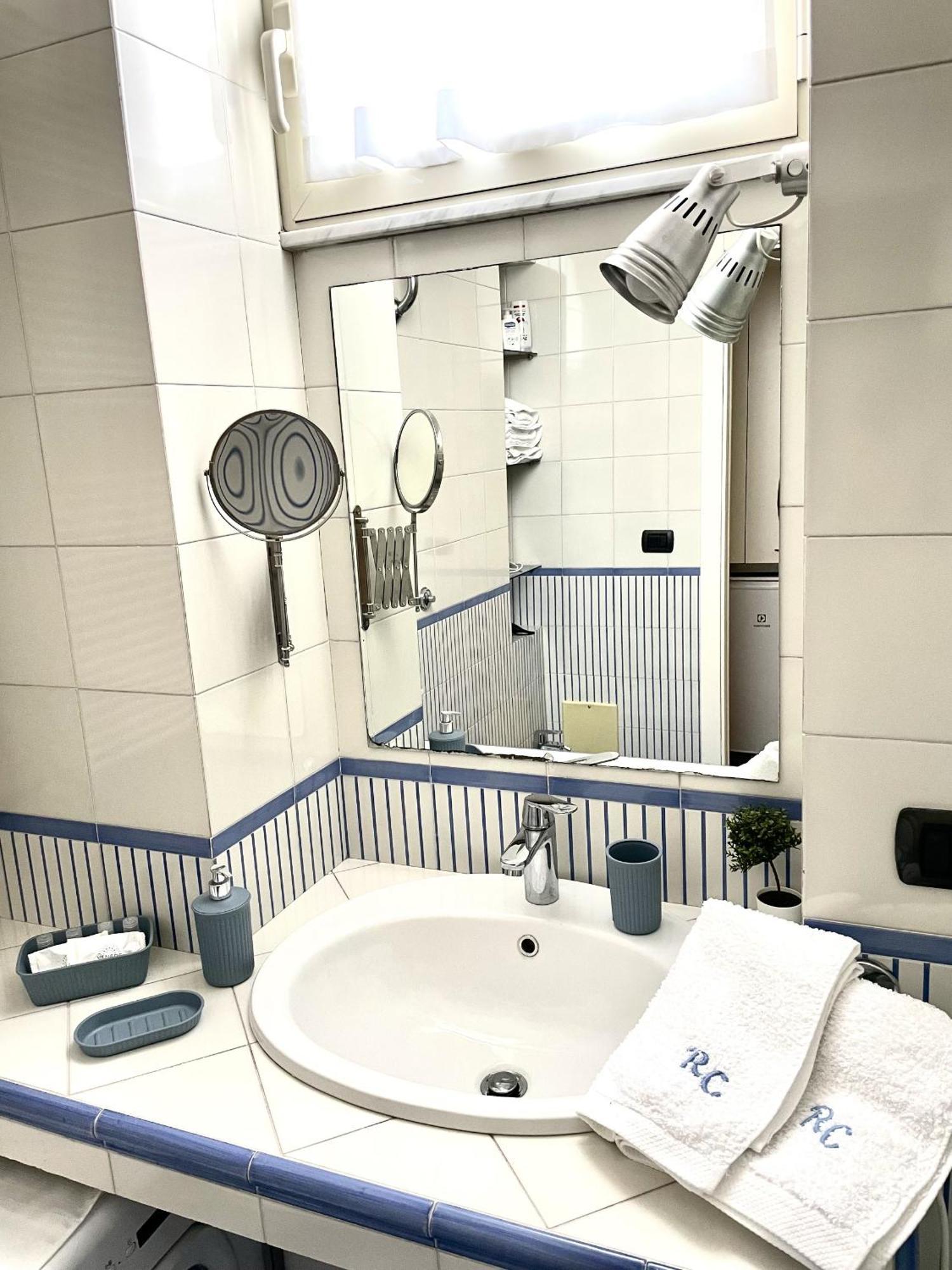 مبيت وإفطار نابولي Residenza Chiaia المظهر الخارجي الصورة